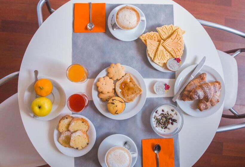 Четырехместный Номер Стандарт с Балконом, Prestige