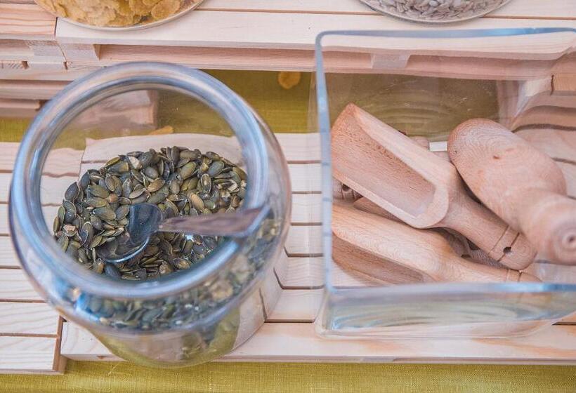 Четырехместный Номер Стандарт с Балконом, Prestige