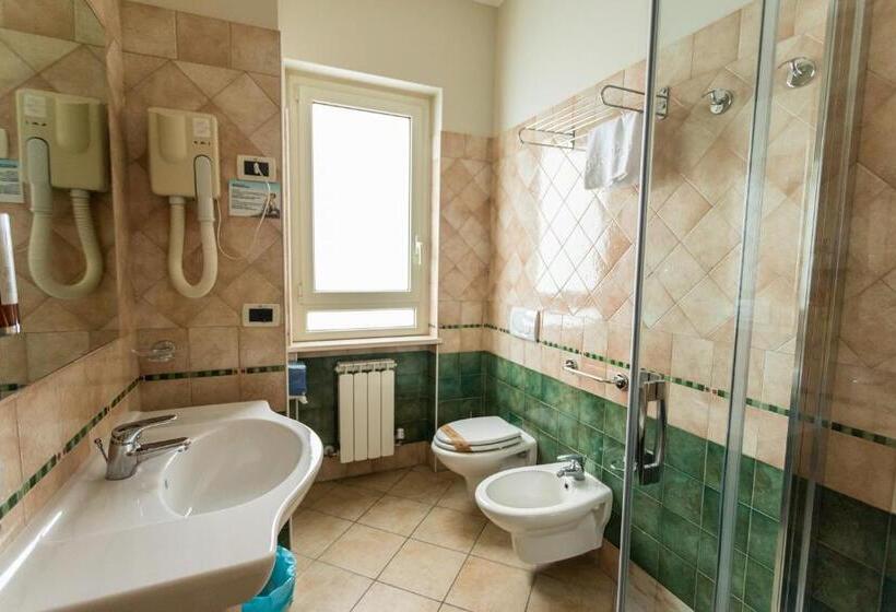 Трехместный Номер Стандарт с Балконом, Prestige