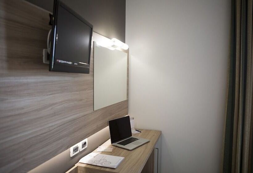 Comfort room with balcony, Prestige