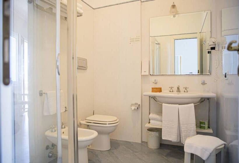 스탠다드 4인용 룸 바다전망, Punta Nord Est