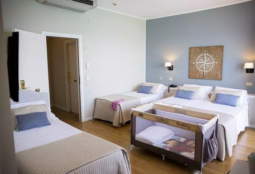 景色の見えるスタンダード4人部屋, Punta Nord Est