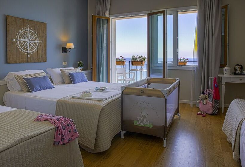 스탠다드 4인용 룸 바다전망, Punta Nord Est