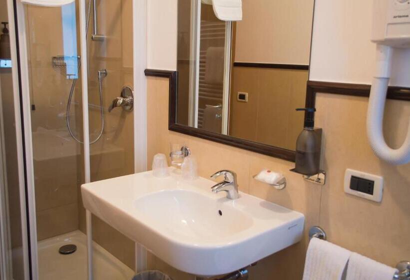 اتاق استاندارد چهارنفره با بالکن, Park Hotel Tyrrenian