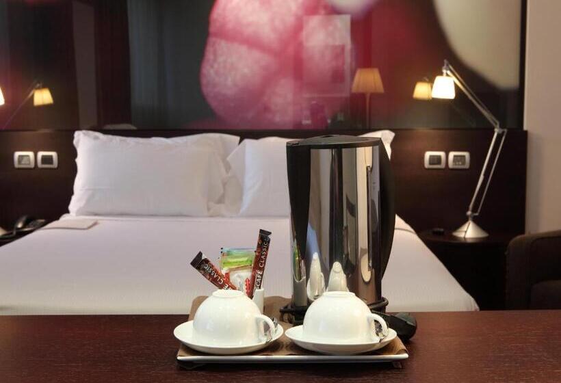 جناح جونيور, Postumia Hotel Design