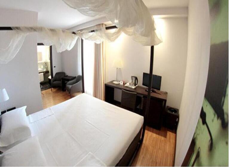 جناح جونيور, Postumia Hotel Design