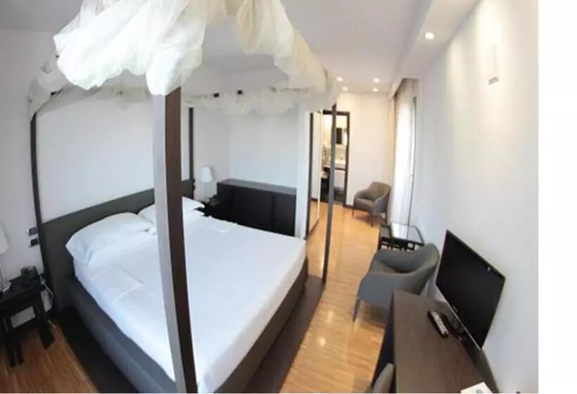 Juniorsvit, Postumia Hotel Design