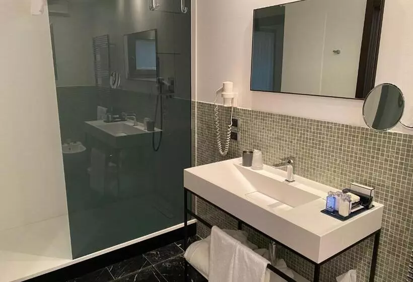 Juniorsvit, Postumia Hotel Design