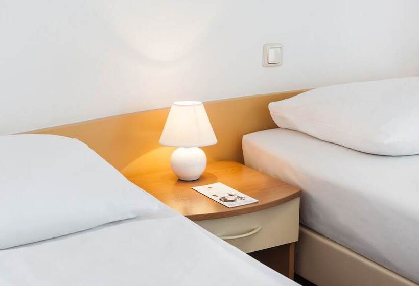 Номер Стандарт Трехместный, Andante Hotel Erding