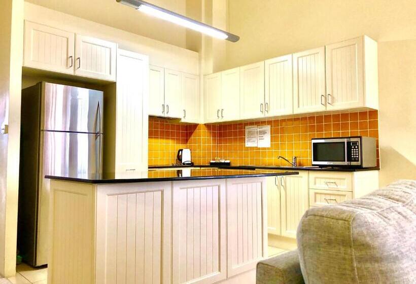 דירת חדר, Boathouse Resort