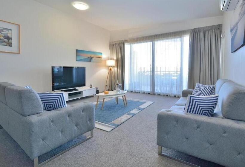 דירת שני חדרים, Boathouse Resort