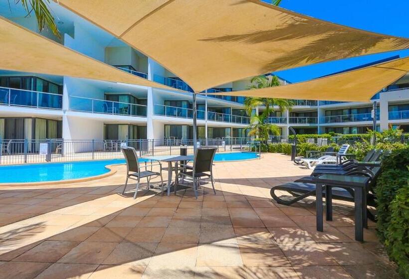 דירת חדר, Boathouse Resort