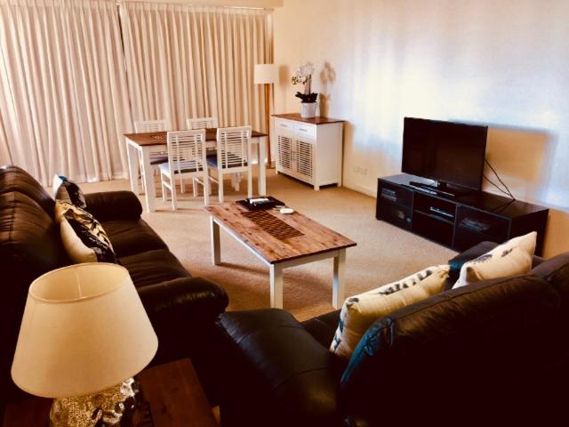 דירת חדר, Boathouse Resort