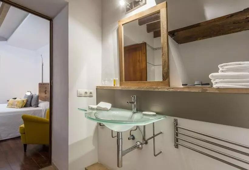 Basic-huone, Can Joan Capo  Adults Only