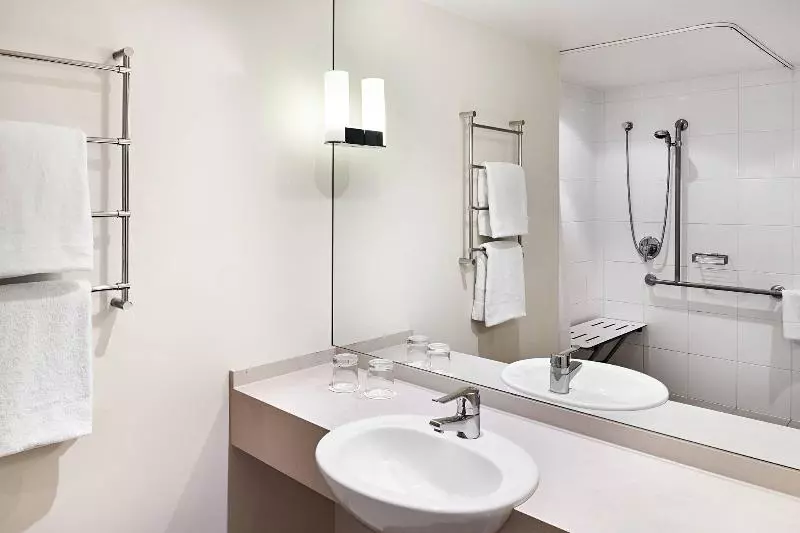 キングサイズベッドのスタンダードルーム, Courtyard By Marriott Sydney North Ryde
