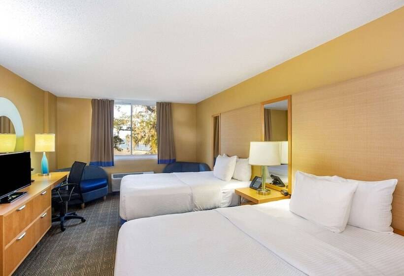 חדר סטנדרט שתי מיטות זוגיות, La Quinta By Wyndham Sarasota Downtown