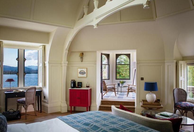 Suite with lake view, Langdale Chase