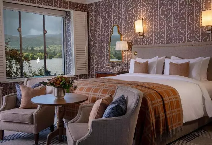 Suite with lake view, Langdale Chase
