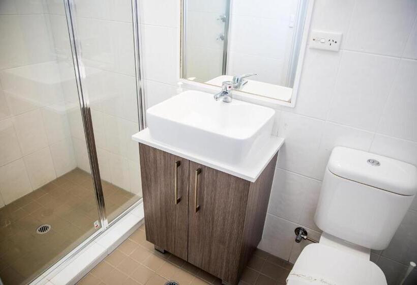 סוויטה, Lilac City Motor Inn & Steakhouse