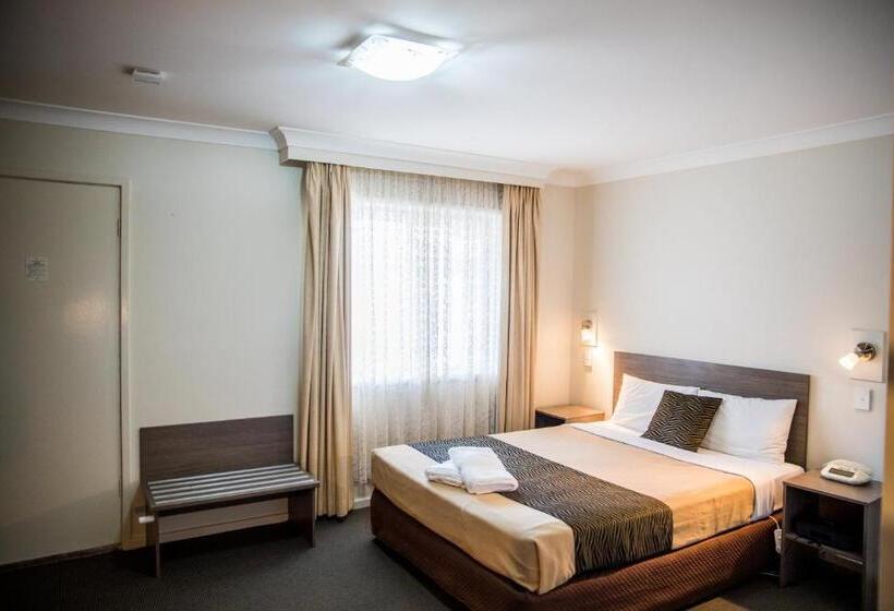 סוויטה, Lilac City Motor Inn & Steakhouse