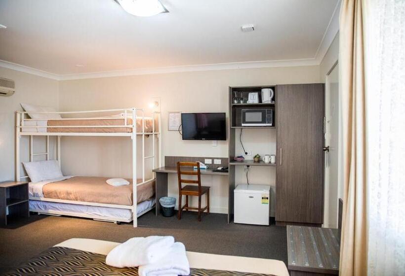 סוויטה, Lilac City Motor Inn & Steakhouse