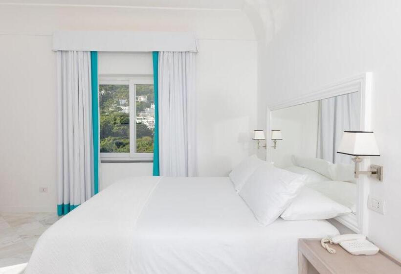 غرفة قياسية مزوَّدة بشُرفة, Mamela