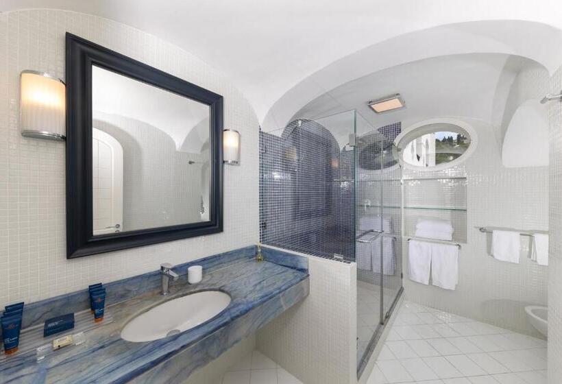 غرفة ديلوكس مطلّة علي البحر, Mamela