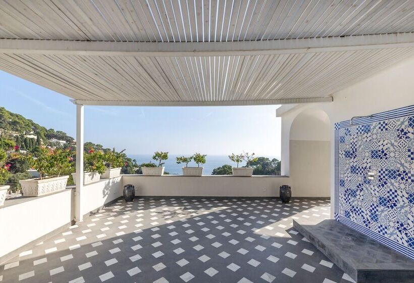 جناح مطلّ علي البحر, Mamela