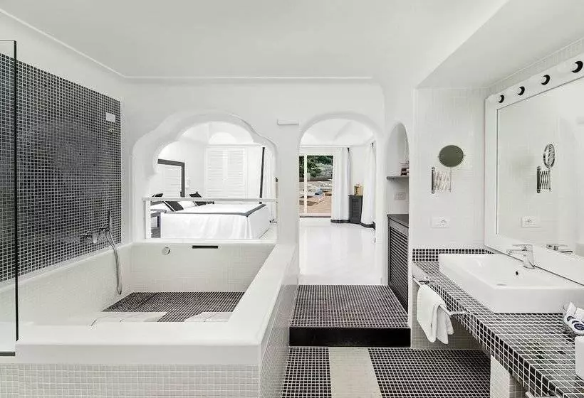 2 Bedrooms Suite Sea View, Mamela