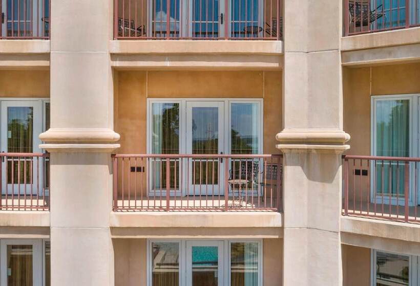 ２ダブルベッドのスタンダードルーム, Renaissance Shoals Resort And Spa