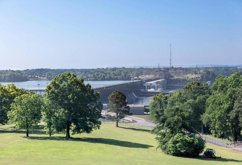 غرفة قياسية مطلّة علي النهر, Renaissance Shoals Resort And Spa