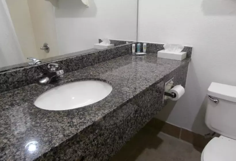 ２ダブルベッドのスタンダードルーム, Quality Inn & Suites Kansas City I435n Near Sports Complex