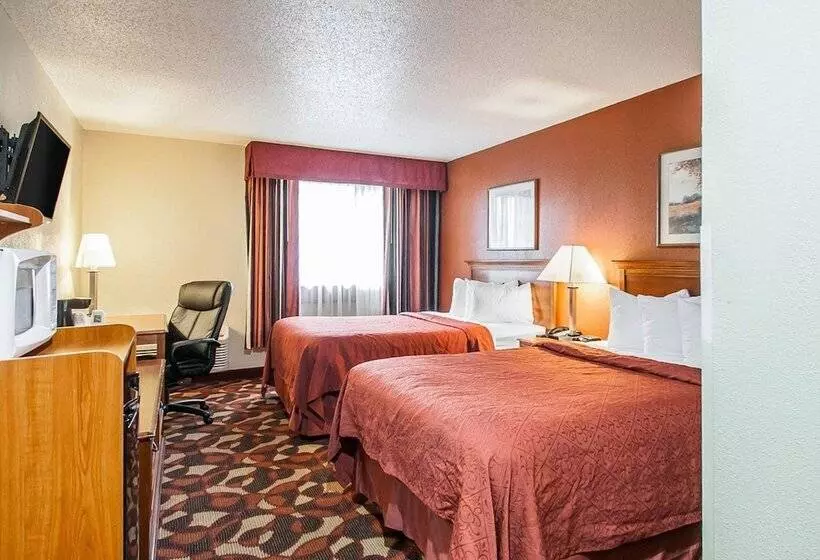 ２ダブルベッドのスタンダードルーム, Quality Inn & Suites Kansas City I435n Near Sports Complex