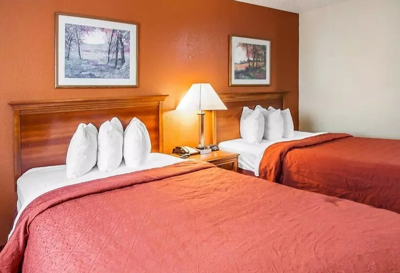 ２ダブルベッドのスタンダードルーム, Quality Inn & Suites Kansas City I435n Near Sports Complex