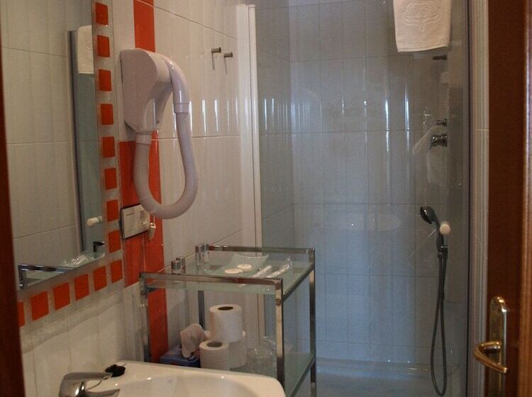 スイート, Residencia Real Del Castillo De Curiel