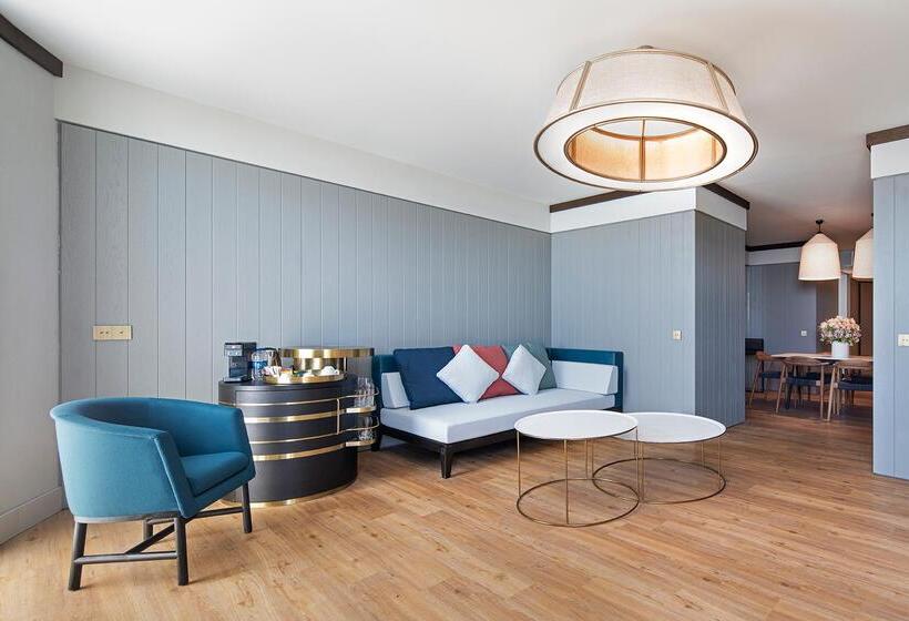 מיטת קינג בסוויטה, Voyage Belek Golf & Spa