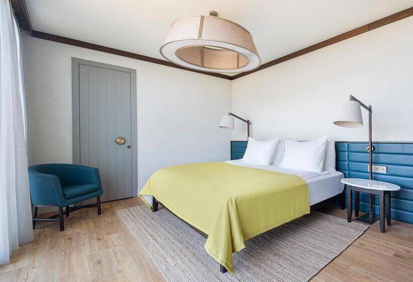 מיטת קינג בסוויטה, Voyage Belek Golf & Spa