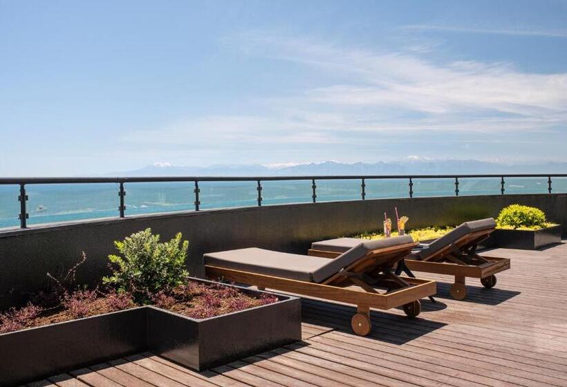 מיטת קינג בסוויטה, Voyage Belek Golf & Spa