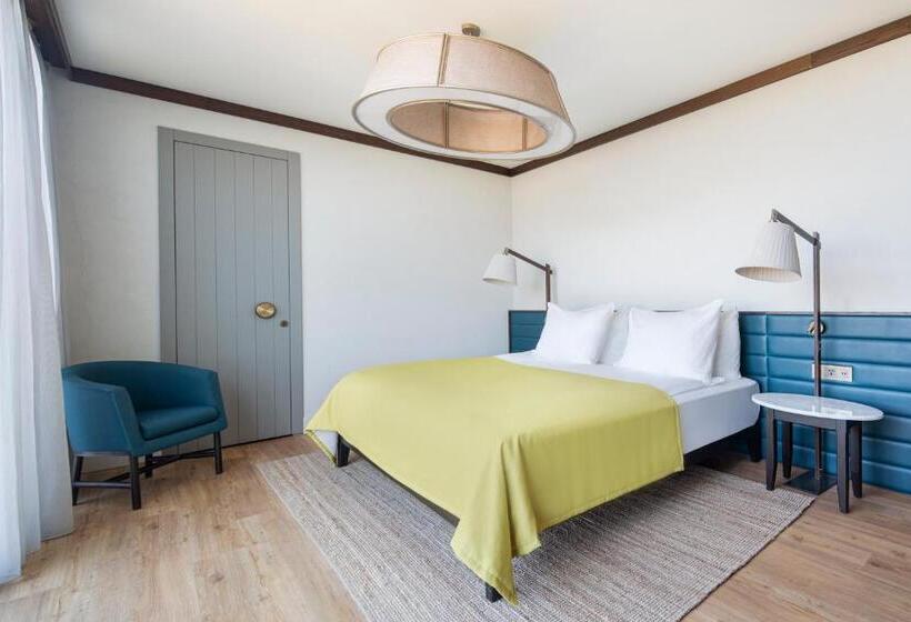 מיטת קינג בסוויטה, Voyage Belek Golf & Spa