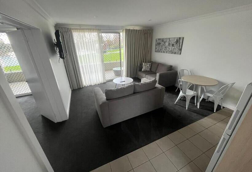 חדר משפחתי, Nagambie Waterfront Motel