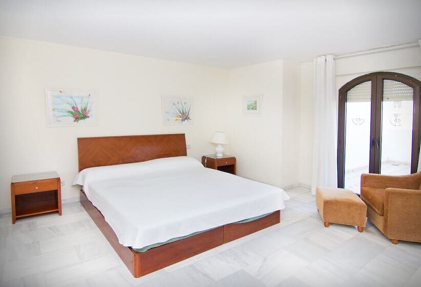 Апартаменты 3 Спальни Вид на Море, Park Plaza Suites Apartamentos