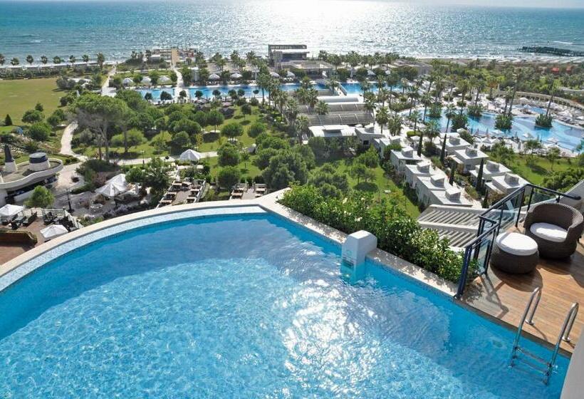 מיטת קינג בסוויטה, Susesi Luxury Resort