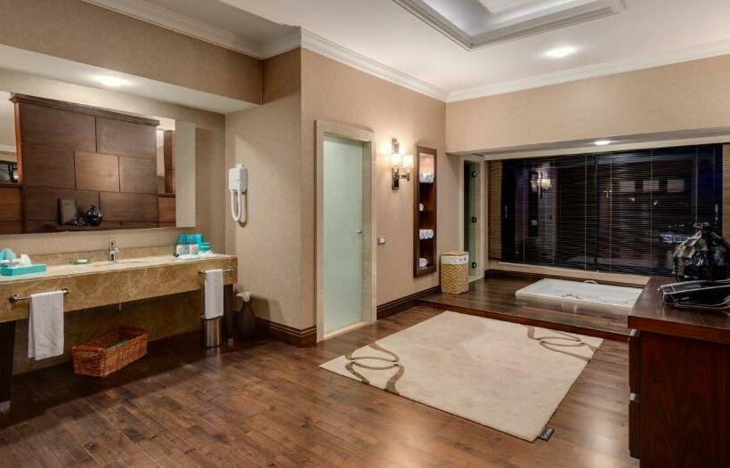 מיטת קינג בסוויטה, Susesi Luxury Resort