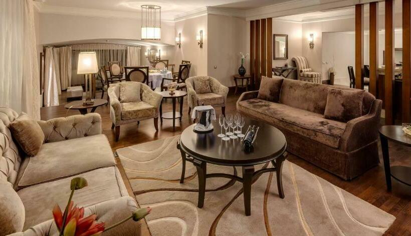 מיטת קינג בסוויטה, Susesi Luxury Resort