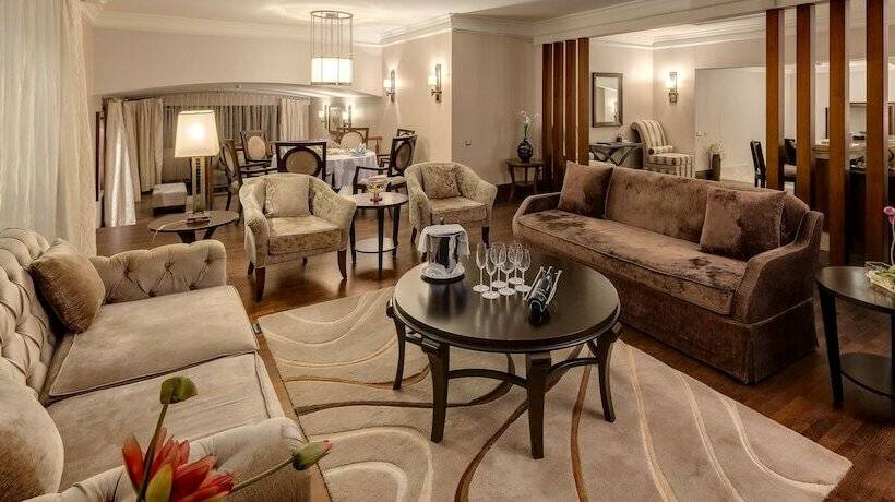 מיטת קינג בסוויטה, Susesi Luxury Resort