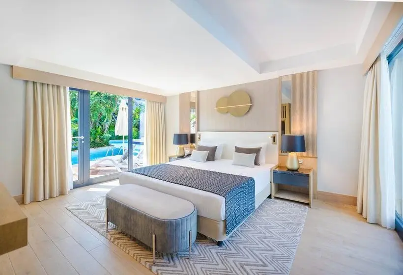 Swim-up suite, Susesi Luxury Resort