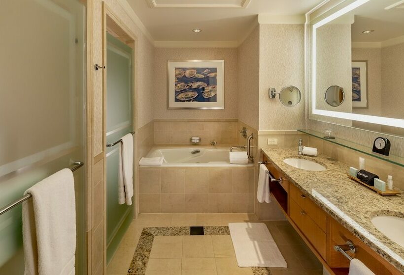 Номер Стандарт Вид на Озеро, The Umstead Hotel And Spa