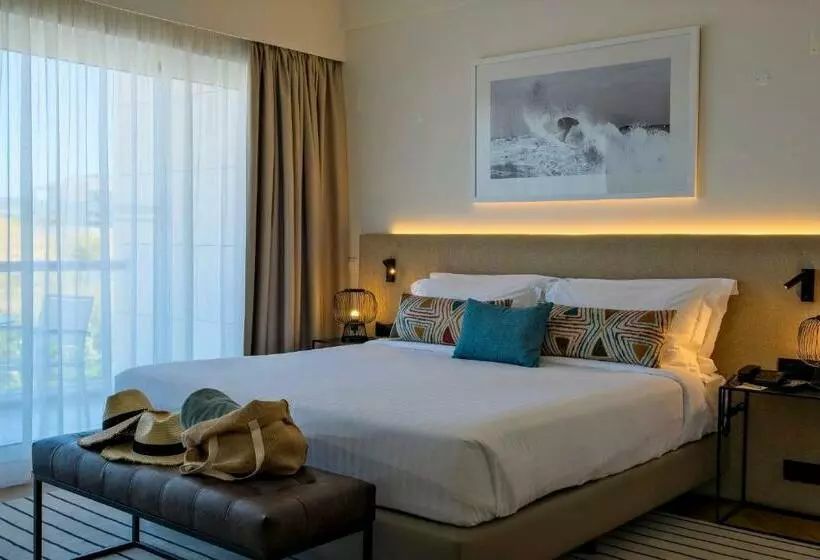 Quarto Premium, Crowne Plaza Caparica Lisbon