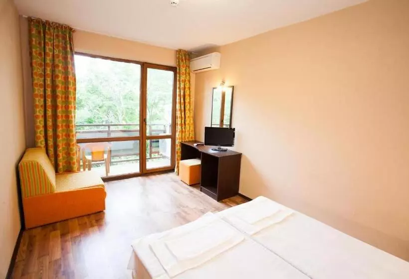 اتاق خانوادگی با چشم‌انداز جانبی دریا, Bisser Hotel   Free Parking   Free Pool Access