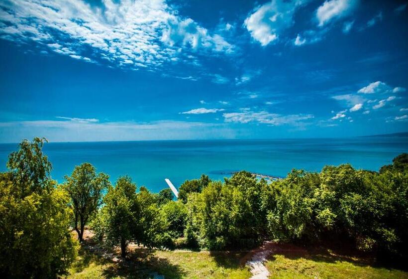 جناح مطلّ علي البحر, Bisser Hotel Free Parking Free Pool Access